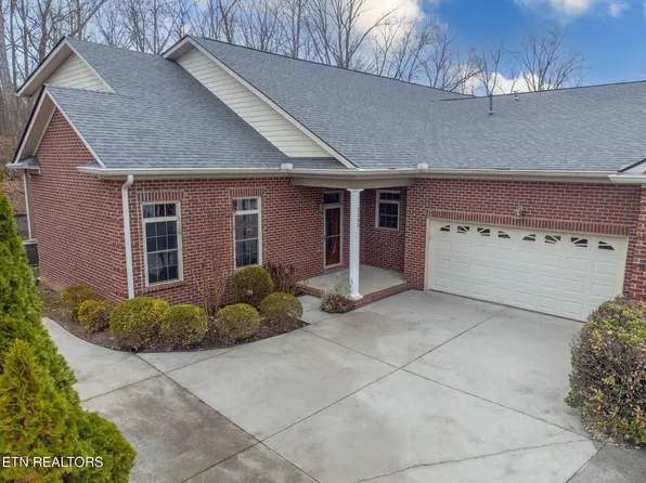 2383 Mountain Dr, Lenoir City, TN 37772