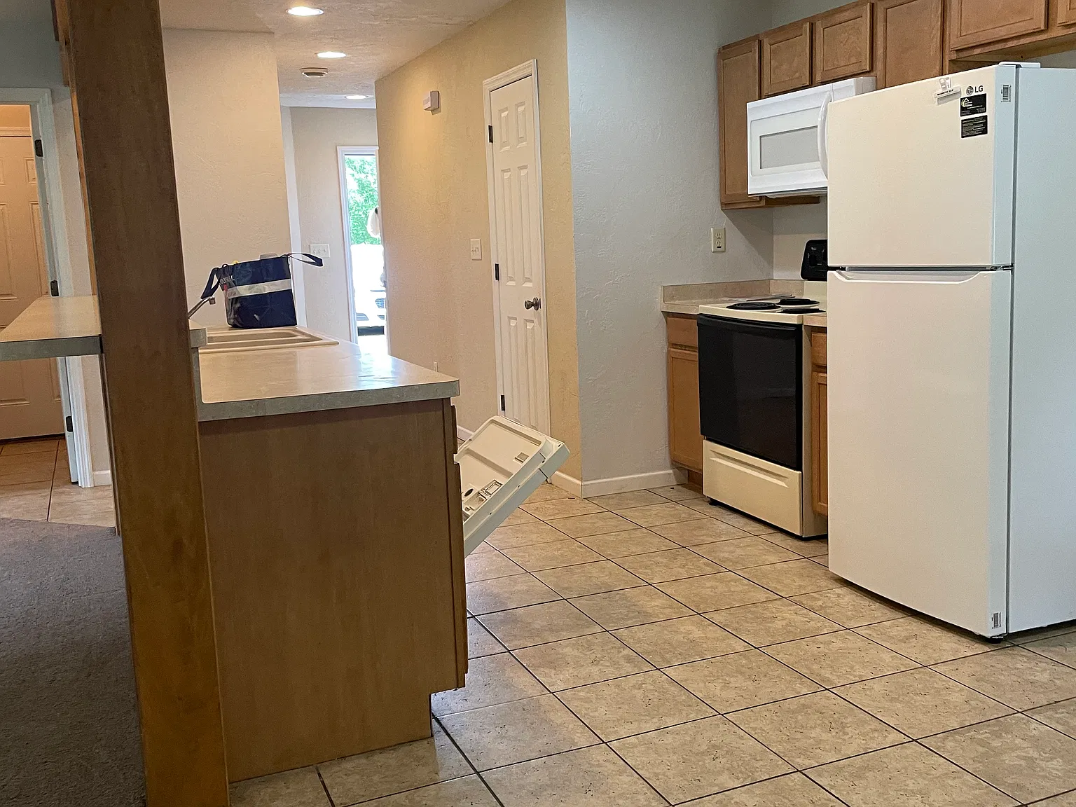 5 bed, 1800 sqft, $3,000 — Photo 4