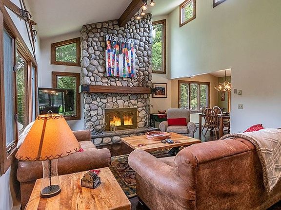 3rd image of 485 Mirror Lake Dr