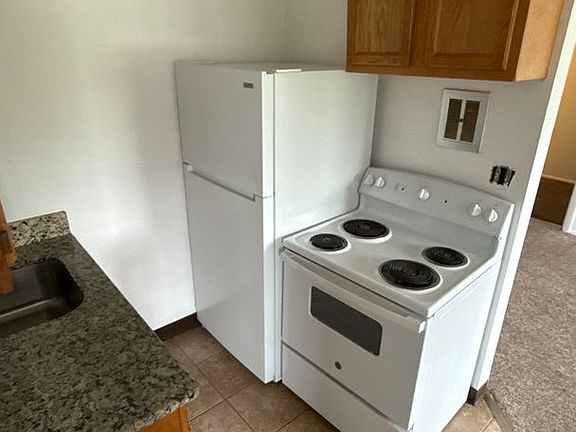 2nd image of 5058 Broadway Ave #11