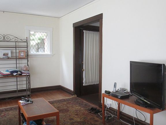 2nd image of 2637 Stewart Ave #1