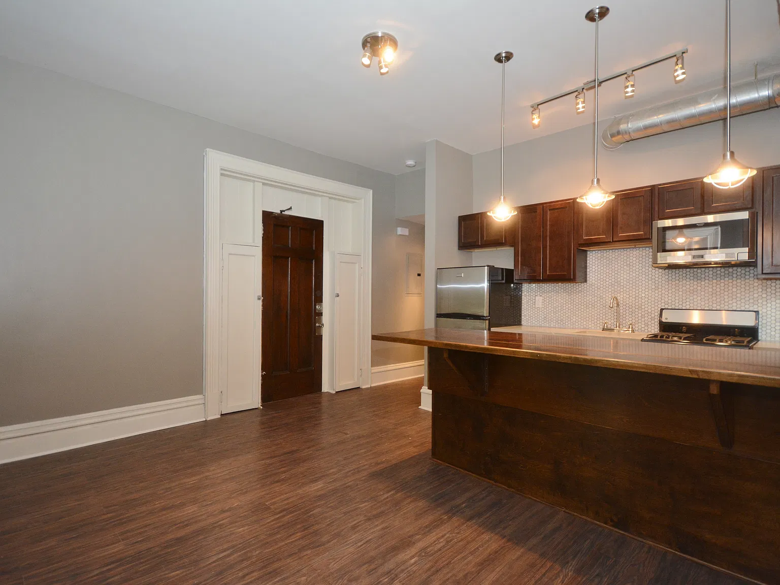 302 S Negley Ave — Photo 2