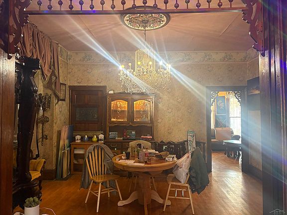 5th image of 403 S Harrison St