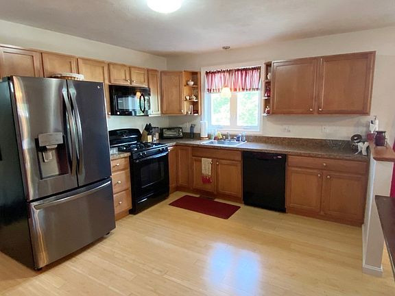 2nd image of 15 B Mystic St #15B