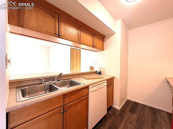 5th image of 935 Saturn Dr Unit 207
