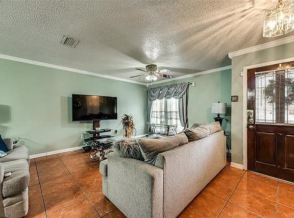 2nd image of 1326 Colony Dr