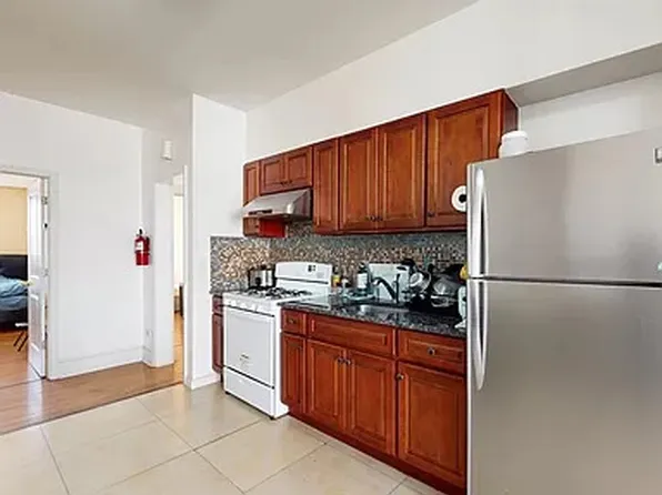 76 Baldwin Avenue image 4 of 9