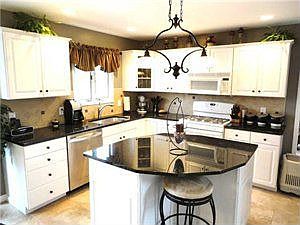 2nd image of 25 Sylvan Cir