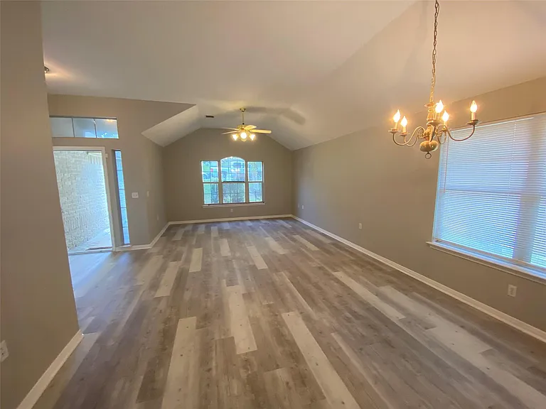5710 Lark Creek Dr — Photo 12