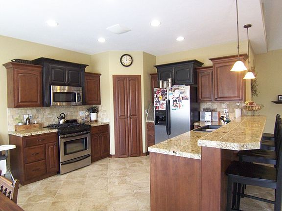 4th image of 951 Oxbow Ln