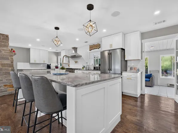 8001 Mills Manor Ct, Thurmont, MD 21788