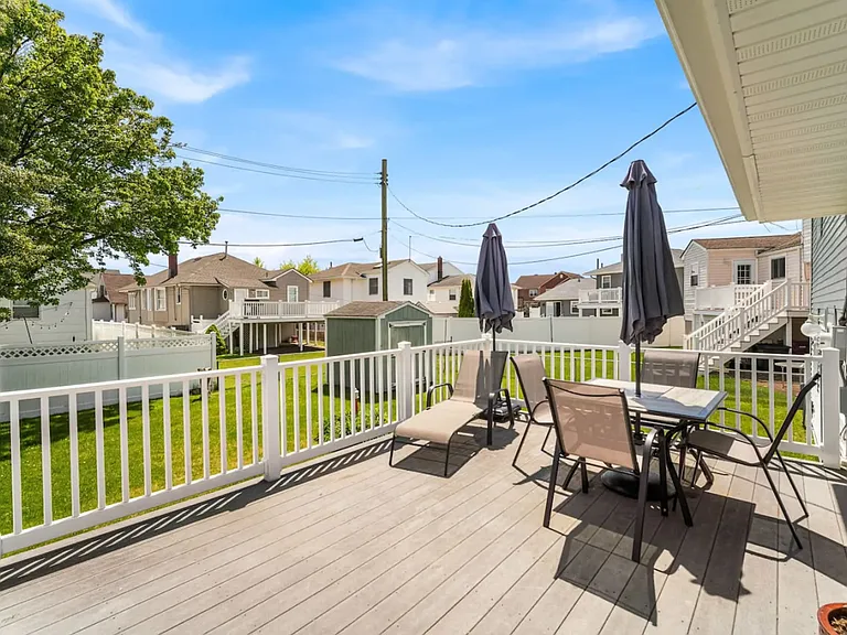 7106 Ventnor Gardens Plz — Photo 17