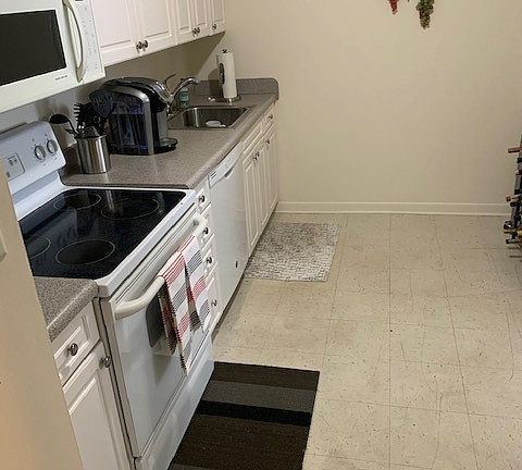 5th image of 3930 N Pine Grove Ave APT 2114