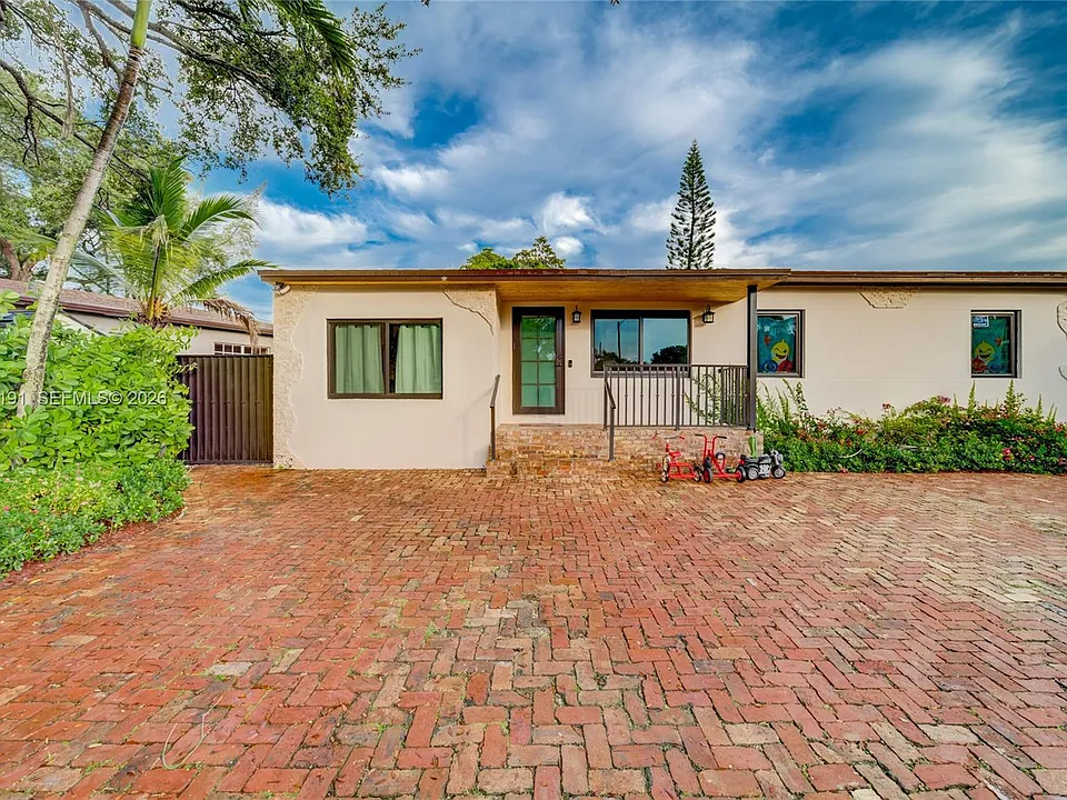 6631 Tamiami Canal Rd