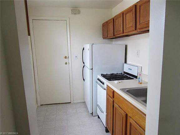 5th image of 1472 E 94th St