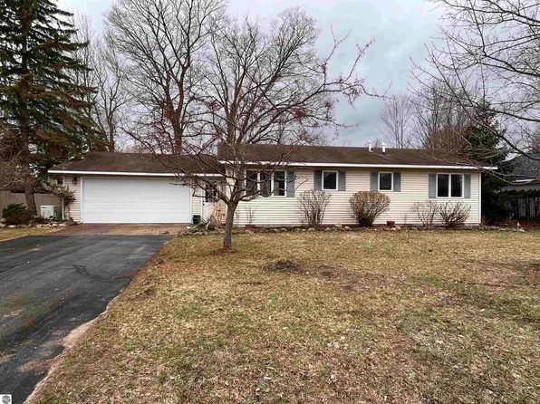 205 Elm St, Bellaire, MI 49615