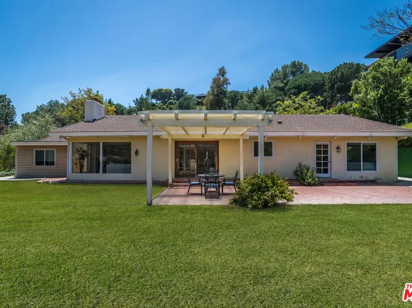 2432 Banyan Dr, Los Angeles, CA 90049