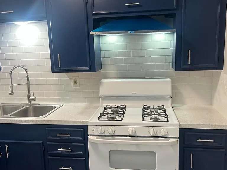 1412 Avenue C — Photo 5