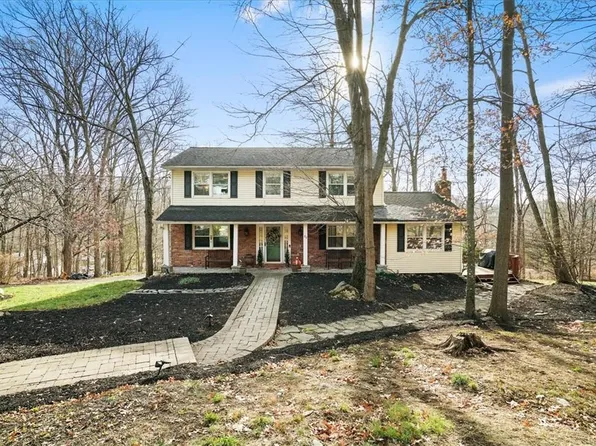 27 Kings Point Lane, Washingtonville, NY 10992