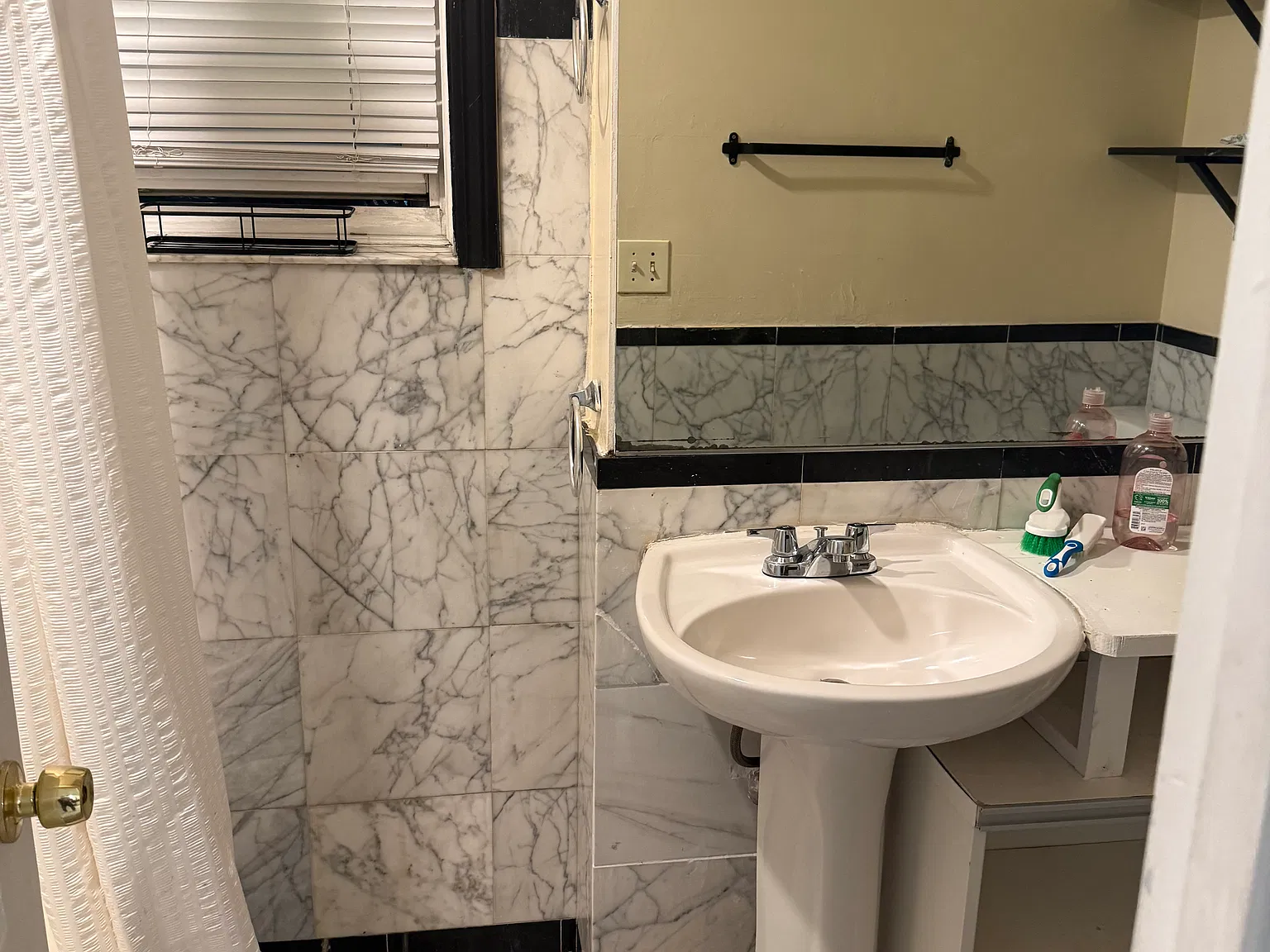 3 bed, 9999 sqft, $2,700 — Photo 3