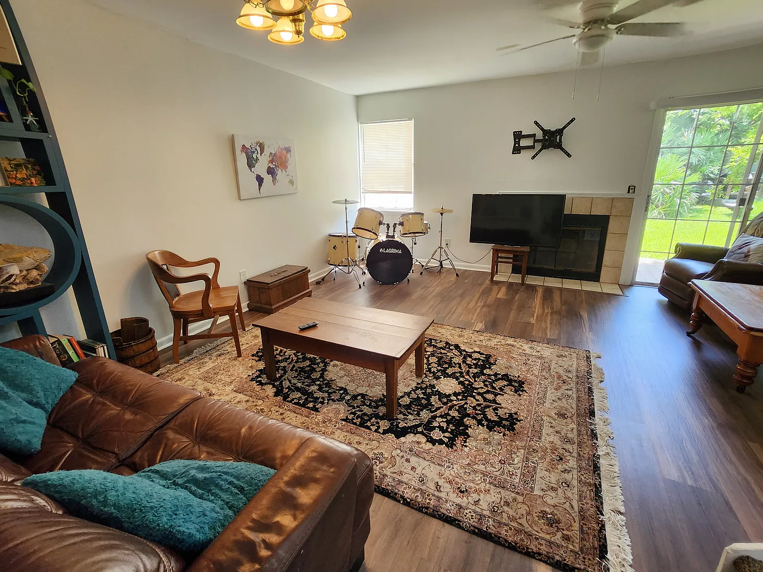 4 bed, 2.5 bath, 1540 sqft, $2,500 — Photo 3