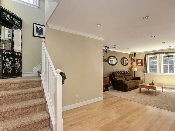 4th image of 5150 Sandburg Dr