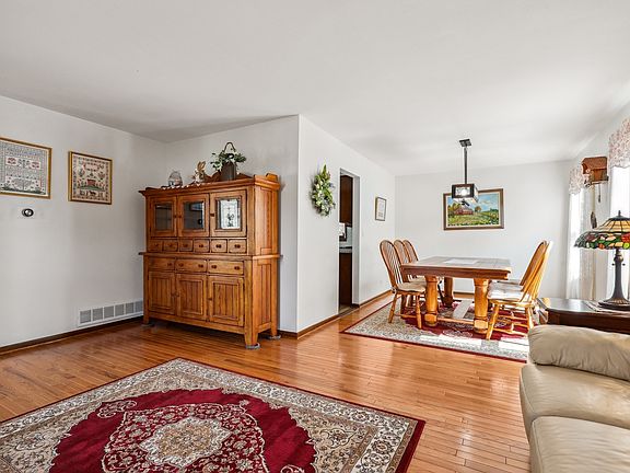 4th image of 2041 Queensbury Ct