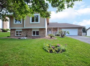 9184 Ranchview Ln N, Maple Grove, MN 55369