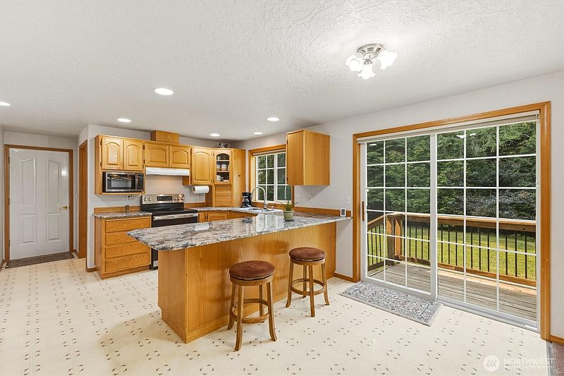 4th image of 558 Spruce Creek Road