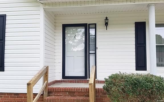 3rd image of 116 Pineview Ct