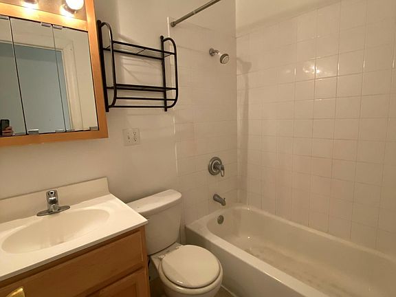 5th image of 837 W Lill Ave #1N