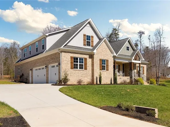 1000 Sarah Dr, Summerfield, NC 27358