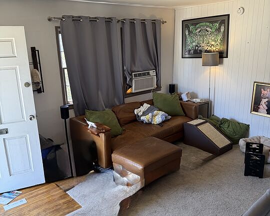 5th image of 507 E Grand Ave