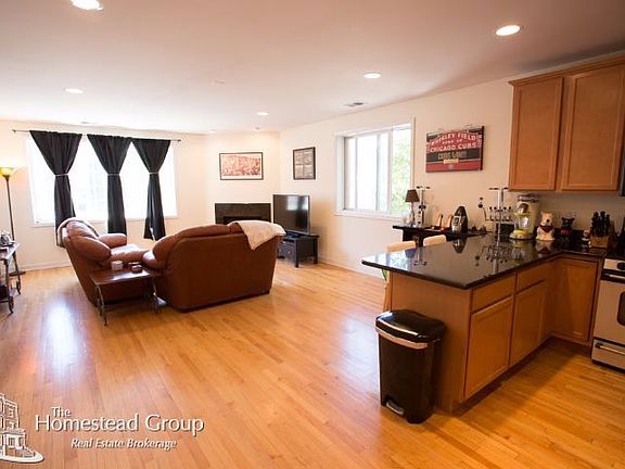 5th image of 3651 N Southport Ave APT 1N