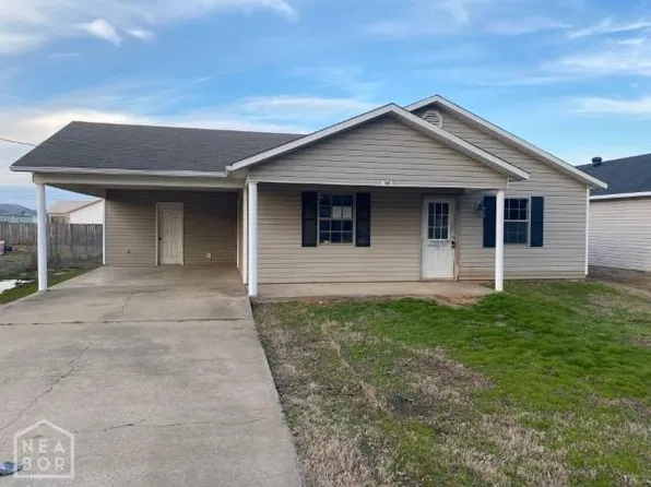 305 Landrum Ln, Paragould, AR 72450