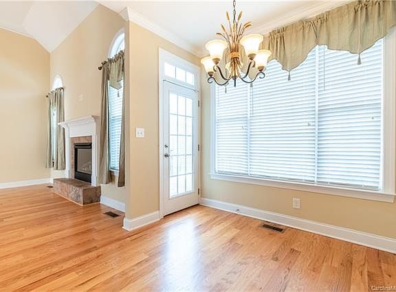 5th image of 107 Blue Grass Cir