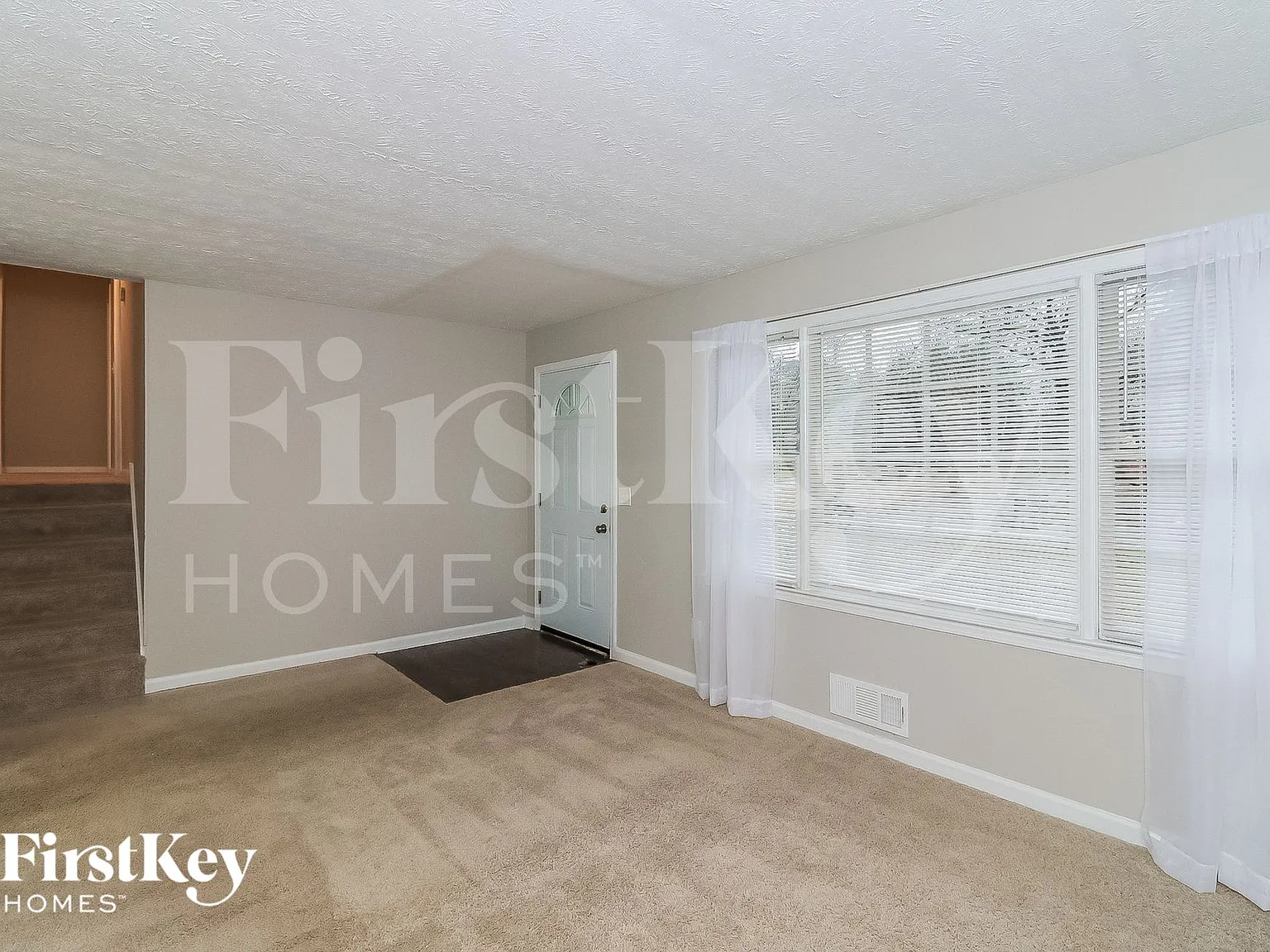 3 bed, 2.0 bath, 2124 sqft, $2,125 — Photo 2