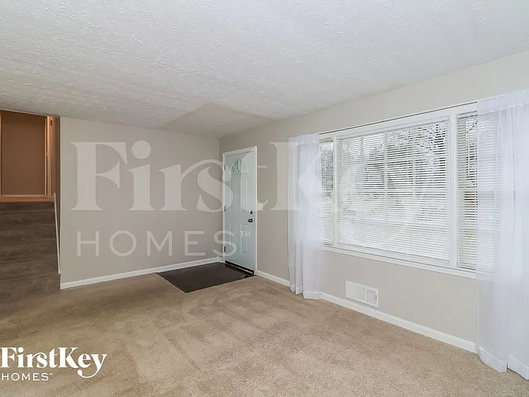 1020 Tanglewood Trl — Photo 2