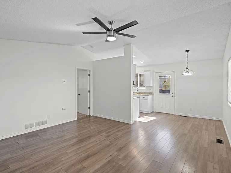 580 Upton Dr — Photo 7