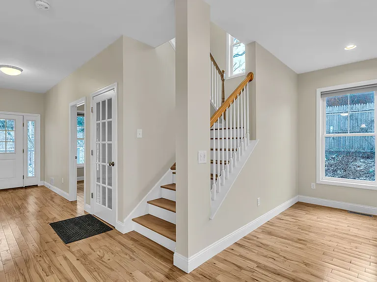 366 Colchester Ave — Photo 32