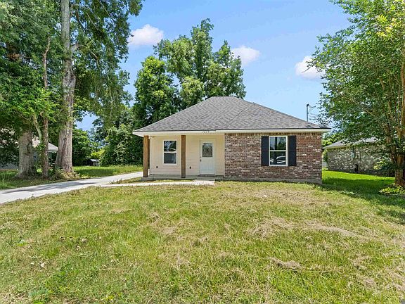 2nd image of 1675 Besson Ln