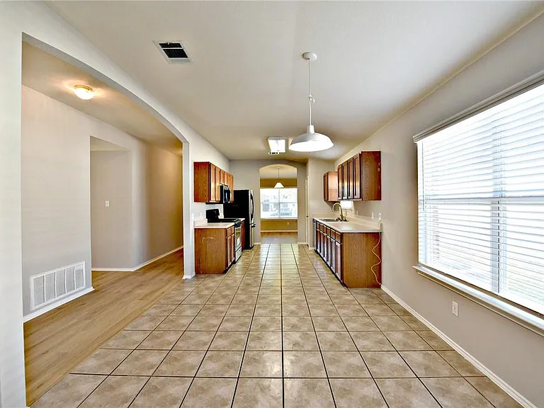 510 Golden Gate Dr — Photo 9