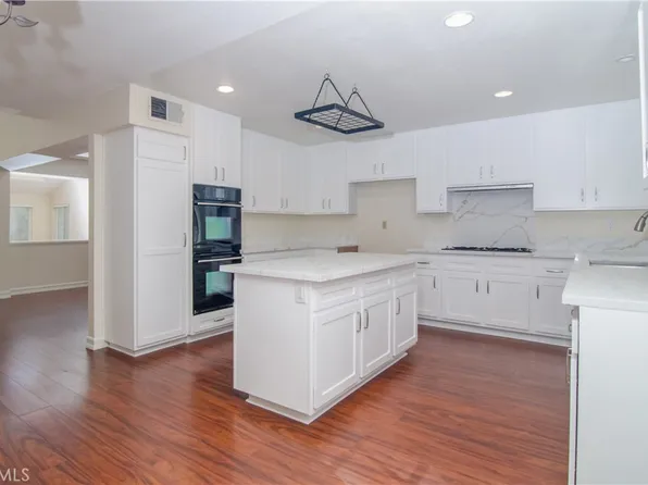 24371 Crestview Dr, Santa Clarita, CA 91321