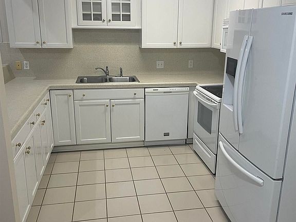 5th image of 2118 Villa Dr