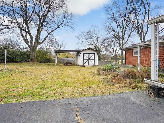 4th image of 2927 Hillhurst Dr