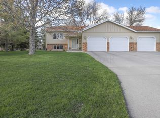 608 35th Ave S, Moorhead, MN 56560