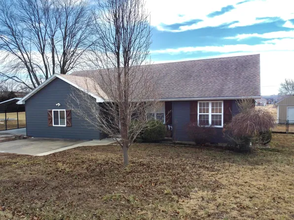 104 E Golden Avenue, El Dorado Springs, MO 64744