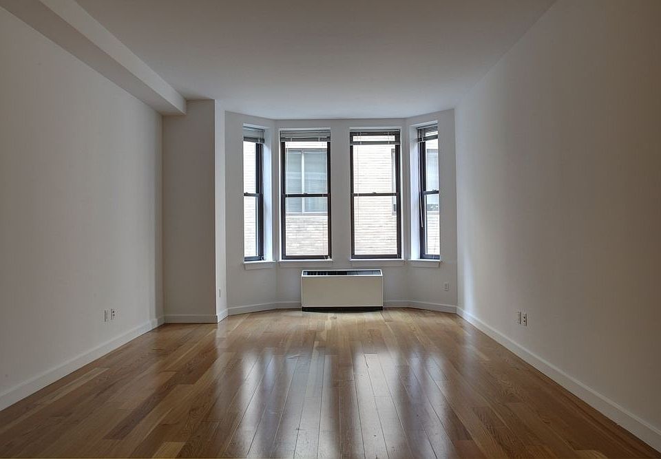 1st image of 37 Wall St APT 24F