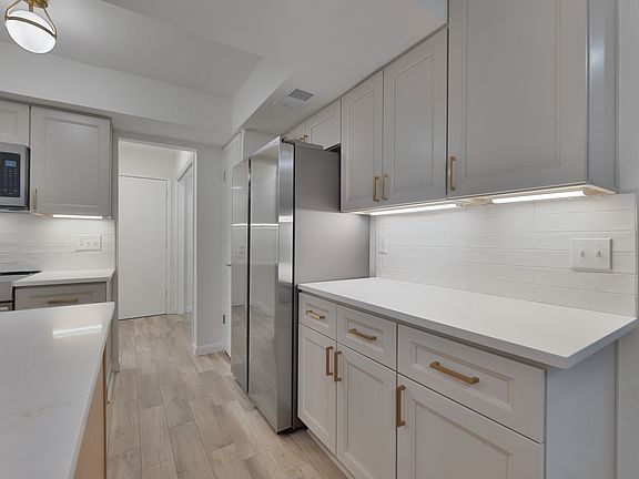 2nd image of 2801 Capella Cir