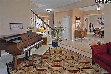5th image of 581 Bridgeside Dr
